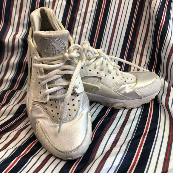 *SOLD* Women’s Nike Huarache. Size 7. - Picture 1 of 6